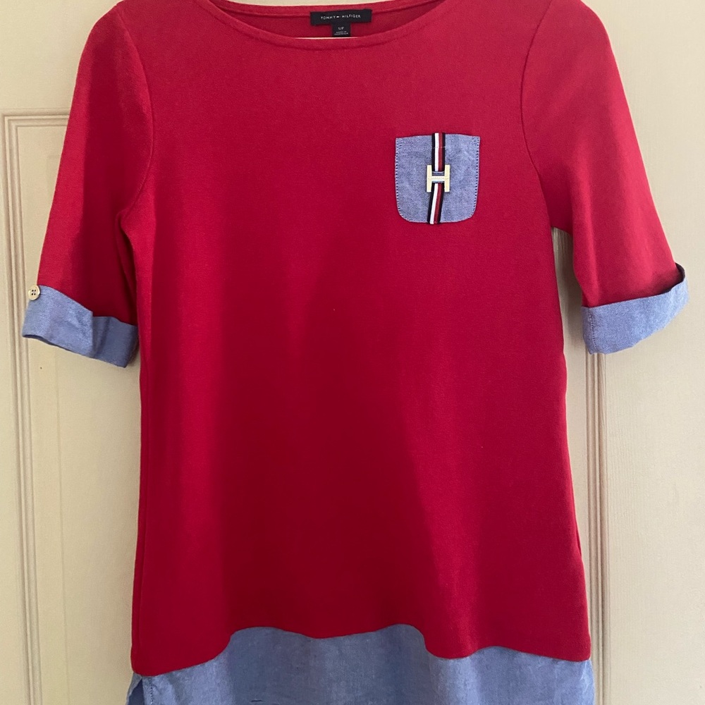 Tommy Hilfiger ladies knit top, size Small.